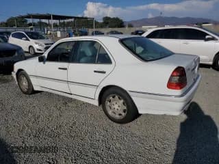 ✅ 1998 Mercedes-Benz C 230/260/280/320 • VIN: WDBHA23GXWA583375 • Lot: 71771655. Wystawiony na Copart z przebiegiem 212 286 mil. Bezpłatny archiwum sprzedaży aukcyjnych z USA i szczegółowy raport historii pojazdu na DreamBid. Zdjęcie 2.