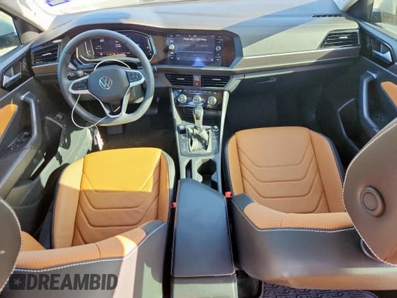 ✅ 2024 Volkswagen Jetta SEL • VIN: 3VWGM7BU0RM059312 • Lot: 62773535. Listed on Copart with 7,923 mi. Free auction sales archive from the USA and detailed vehicle history report at DreamBid. Image 8.