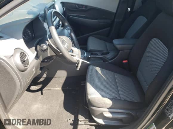 2018 Hyundai Kona SEL z VIN KM8K22AA2JU070305, wystawiony jako Copart lot #60777233 z przebiegiem 44 241 mil mil oraz . Historia ofert i sprzedaży dostępna na DreamBid. Obrazek 7.