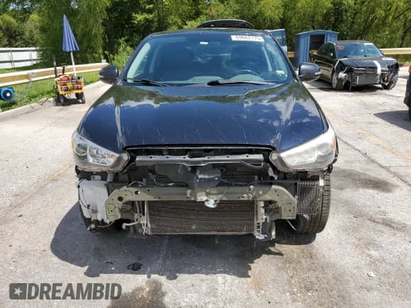 2018 Mitsubishi Outlander SE with VIN JA4AP3AW2JZ036039, listed as a Copart auction lot 69662175 with 221,780 mi miles and Clean title. Bid and sale history available at DreamBid. Image 5.