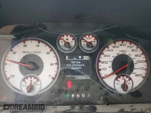 2010 Dodge 1500 Laramie z VIN 1D7RV1GT3AS204382, wystawiony jako Copart lot #45186425 z przebiegiem 230 585 mil mil oraz Czysty tytuł • Clean title. Historia ofert i sprzedaży dostępna na DreamBid. Obrazek 9.