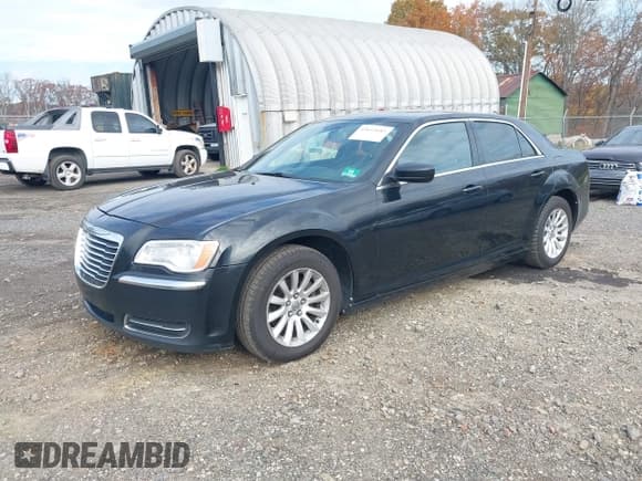 ✅ 2014 Chrysler 300 • VIN: 2C3CCAAG0EH272898 • Лот: 43612682. Опубликован ранее на IAAI с пробегом 361 025 миль. Бесплатный доступ к архиву аукционных продаж из США и подробный отчёт об истории автомобиля на DreamBid. Изображение 2.
