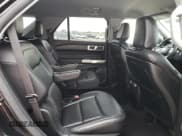 ✅ 2020 Ford Explorer XLT • VIN: 1FMSK8DH3LGC88315 • Lot: 50448095. Wystawiony na Copart z przebiegiem 64 227 mil. Bezpłatny archiwum sprzedaży aukcyjnych z USA i szczegółowy raport historii pojazdu na DreamBid. Zdjęcie 11.