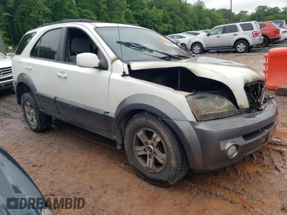 ✅ 2005 Kia Sorento LX • VIN: KNDJC733X55439758 • Lot: 56552605. Listed on Copart with Not provided. Free auction sales archive from the USA and detailed vehicle history report at DreamBid. Image 4.