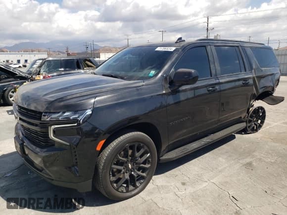 ✅ 2023 Chevrolet Suburban RST • VIN: 1GNSCEKD7PR187831 • Lot: 71786524. Wystawiony na Copart z przebiegiem 42 507 mil. Bezpłatny archiwum sprzedaży aukcyjnych z USA i szczegółowy raport historii pojazdu na DreamBid. Zdjęcie 1.