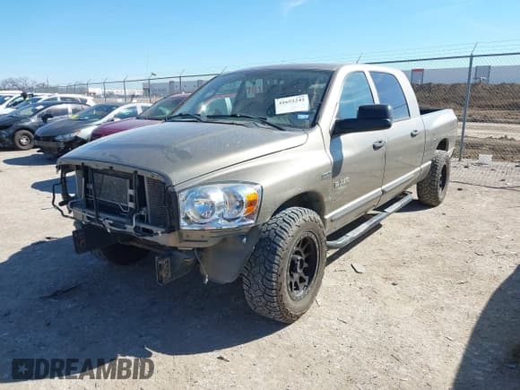 ✅ 2008 Dodge 1500 SLT • VIN: 3D7KR19D88G114609 • Лот: 41652242. Опубликован ранее на IAAI с пробегом 303 728 миль. Бесплатный доступ к архиву аукционных продаж из США и подробный отчёт об истории автомобиля на DreamBid. Изображение 2.