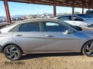 ✅ 2025 Hyundai Elantra SEL Convenience • VIN: KMHLS4DGXSU980981 • Лот: 43622480. Опубликован ранее на IAAI с пробегом 13 372 миль. Бесплатный доступ к архиву аукционных продаж из США и подробный отчёт об истории автомобиля на DreamBid. Изображение 14.