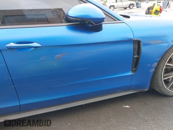 ✅ 2018 Porsche Panamera 4 E-Hybrid • VIN: WP0AE2A77JL127924 • Lot: 41778023. Wystawiony na IAAI z przebiegiem 81 800 mil. Bezpłatny archiwum sprzedaży aukcyjnych z USA i szczegółowy raport historii pojazdu na DreamBid. Zdjęcie 18.