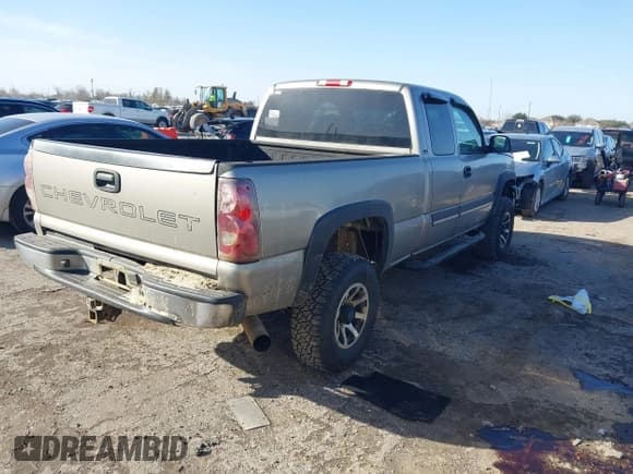 ✅ 2003 Chevrolet Silverado 2500HD LS • VIN: 1GCHC29113E232275 • Lot: 41367050. Listed on IAAI with 266,450 mi. Free auction sales archive from the USA and detailed vehicle history report at DreamBid. Image 4.