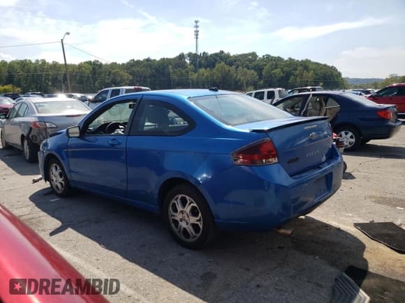 ✅ 2010 Ford Focus SE • VIN: 1FAHP3CN1AW136388 • Lot: 81013935. Wystawiony na Copart z przebiegiem 204 816 mil. Bezpłatny archiwum sprzedaży aukcyjnych z USA i szczegółowy raport historii pojazdu na DreamBid. Zdjęcie 2.