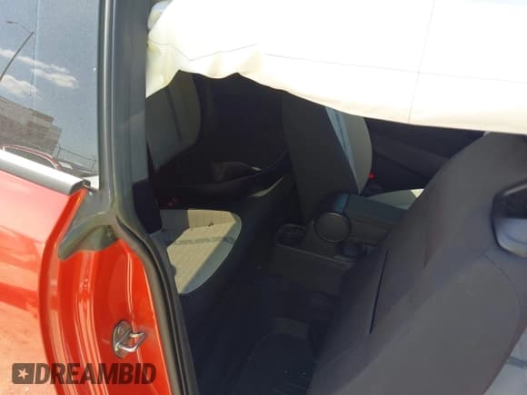 ✅ 2018 Volkswagen Beetle S • VIN: 3VWFD7AT7JM704868 • Лот: 43313404. Опубликован ранее на IAAI с пробегом 49 638 миль. Бесплатный доступ к архиву аукционных продаж из США и подробный отчёт об истории автомобиля на DreamBid. Изображение 8.