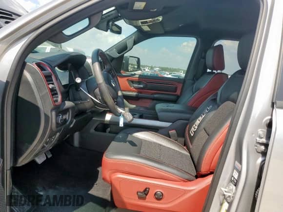 2025 Ram 1500 Rebel z VIN 1C6SRFLP5SN521500, wystawiony jako Copart lot #84731065 z przebiegiem 15 845 mil mil oraz Szkoda całkowita • Salvage title. Historia ofert i sprzedaży dostępna na DreamBid. Obrazek 7.