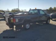 ✅ 2002 Ford F-250 XL • VIN: 1FTNF21L02EC78945 • Lot: 84728875. Wystawiony na Copart z przebiegiem 80 508 mil. Bezpłatny archiwum sprzedaży aukcyjnych z USA i szczegółowy raport historii pojazdu na DreamBid. Zdjęcie 3.