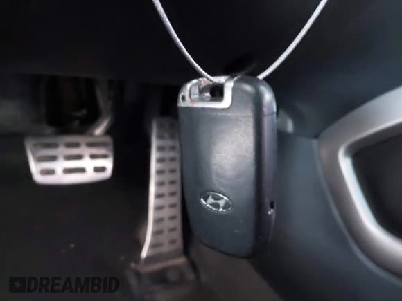 ✅ 2013 Hyundai Veloster w/Black Int • VIN: KMHTC6AD5DU142833 • Лот: 43270620. Опубликован ранее на IAAI с пробегом Не указан. Бесплатный доступ к архиву аукционных продаж из США и подробный отчёт об истории автомобиля на DreamBid. Изображение 11.