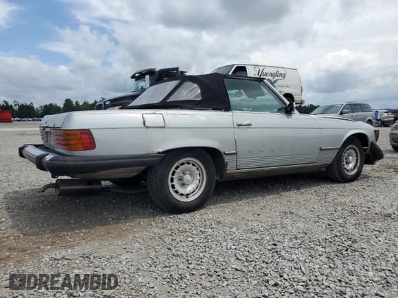 ✅ 1976 Mercedes-Benz SL • VIN: 10704412028536 • Lot: 69764595. Listed on Copart with 137,995 mi. Free auction sales archive from the USA and detailed vehicle history report at DreamBid. Image 3.