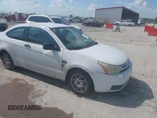 ✅ 2008 Ford Focus SE • VIN: 1FAHP33N98W193352 • Lot: 42579257. Wystawiony na IAAI z przebiegiem 148 176 mil. Bezpłatny archiwum sprzedaży aukcyjnych z USA i szczegółowy raport historii pojazdu na DreamBid. Zdjęcie 1.