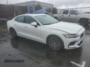 ✅ 2022 Volvo S60 Inscription • VIN: 7JRBR0FL1NG179066 • Lot: 43449424. Wystawiony na Copart z przebiegiem 9 676 mil. Bezpłatny archiwum sprzedaży aukcyjnych z USA i szczegółowy raport historii pojazdu na DreamBid. Zdjęcie 4.