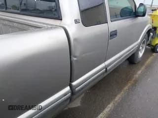 ✅ 1998 Chevrolet S-10 LS • VIN: 1GCCS19X0W8129721 • Лот: 41927965. Опубликован ранее на IAAI с пробегом 180 056 миль. Бесплатный доступ к архиву аукционных продаж из США и подробный отчёт об истории автомобиля на DreamBid. Изображение 6.