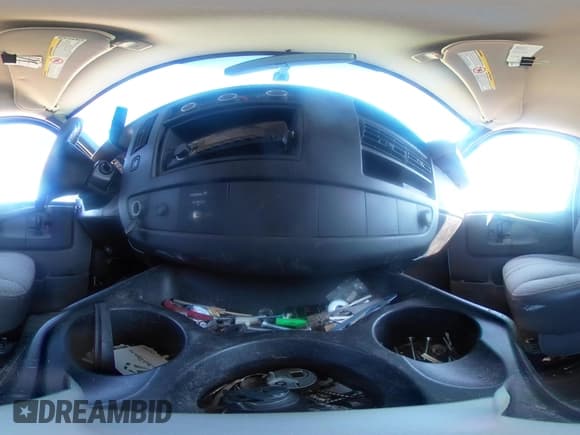 ✅ 2014 Chevrolet Express Cargo • VIN: 1GCWGFCGXE1134971 • Lot: 43158546. Wystawiony na IAAI z przebiegiem 105 034 mil. Bezpłatny archiwum sprzedaży aukcyjnych z USA i szczegółowy raport historii pojazdu na DreamBid. Zdjęcie 18.