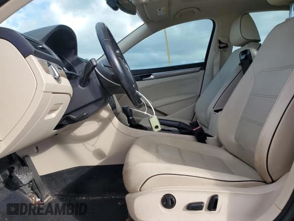 ✅ 2016 Volkswagen Passat SE • VIN: 1VWBS7A35GC061662 • Lot: 93390025. Wystawiony na Copart z przebiegiem 123 262 mil. Bezpłatny archiwum sprzedaży aukcyjnych z USA i szczegółowy raport historii pojazdu na DreamBid. Zdjęcie 7.