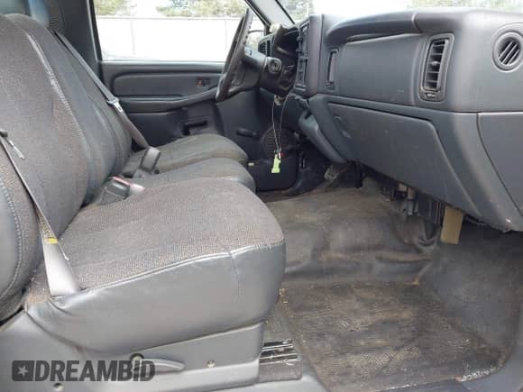 ✅ 2000 Chevrolet Silverado 1500 • VIN: 1GCEC14W8YZ321924 • Lot: 43156206. Wystawiony na IAAI z przebiegiem 134 081 mil mil. Skorzystaj z bezpłatnego archiwum sprzedaży aukcyjnych z USA i zobacz szczegółowy raport historii pojazdu na DreamBid. Zdjęcie 5.