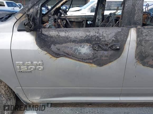 2021 Ram 1500 Tradesman z VIN 1C6RR6FG8MS525121, wystawiony jako IAAI lot #42886475 z przebiegiem Nie podano mil oraz . Historia ofert i sprzedaży dostępna na DreamBid. Obrazek 9.