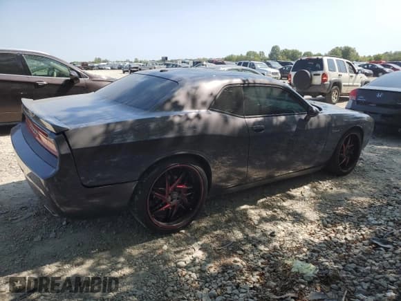 ✅ 2014 Dodge Challenger R/T 100th Anniversary Appearance • VIN: 2C3CDYBT8EH137458 • Lot: 70853314. Wystawiony na Copart z przebiegiem 61 411 mil. Bezpłatny archiwum sprzedaży aukcyjnych z USA i szczegółowy raport historii pojazdu na DreamBid. Zdjęcie 3.