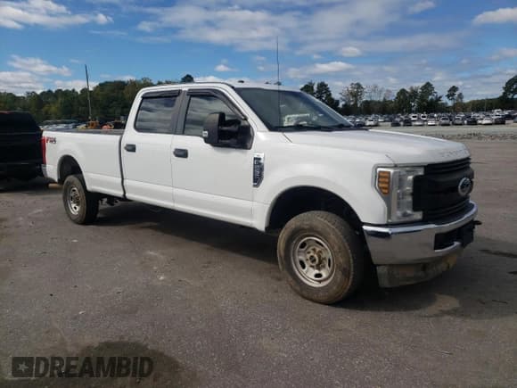 ✅ 2019 Ford F-250 XL • VIN: 1FT7W2B64KEC54746 • Lot: 86482715. Listed on Copart with 233,699 mi. Free auction sales archive from the USA and detailed vehicle history report at DreamBid. Image 4.