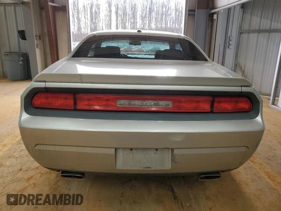 ✅ 2009 Dodge Challenger R/T • VIN: 2B3LJ54T89H617152 • Lot: 43957805. Wystawiony na Copart z przebiegiem 215 445 mil. Bezpłatny archiwum sprzedaży aukcyjnych z USA i szczegółowy raport historii pojazdu na DreamBid. Zdjęcie 6.