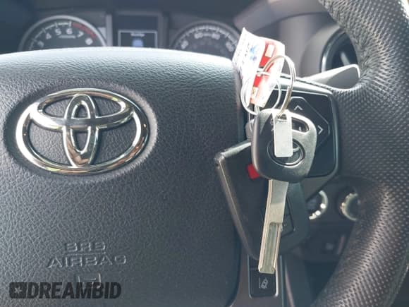 ✅ 2021 Toyota Tacoma SR5 • VIN: 3TMDZ5BN7MM105036 • Lot: 43059969. Wystawiony na IAAI z przebiegiem 49 348 mil. Bezpłatny archiwum sprzedaży aukcyjnych z USA i szczegółowy raport historii pojazdu na DreamBid. Zdjęcie 11.