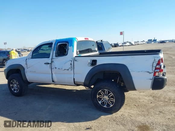 ✅ 2011 Toyota Tacoma PreRunner • VIN: 5TFTU4GN9BX001331 • Лот: 41138300. Опубликован ранее на IAAI с пробегом 122 215 миль. Бесплатный доступ к архиву аукционных продаж из США и подробный отчёт об истории автомобиля на DreamBid. Изображение 15.