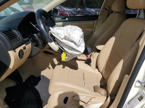 ✅ 2007 Volkswagen Jetta 2.5 • VIN: 3VWRF71KX7M014037 • Лот: 62484045. Опубликован ранее на Copart с пробегом 142 217 миль. Бесплатный доступ к архиву аукционных продаж из США и подробный отчёт об истории автомобиля на DreamBid. Изображение 7.