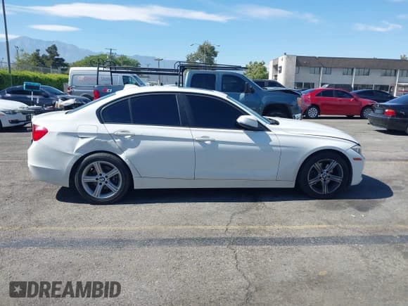 ✅ 2013 BMW 3 Series 328i • VIN: WBA3C1C54DF440644 • Лот: 42692334. Опубликован ранее на IAAI с пробегом 126 408 миль. Бесплатный доступ к архиву аукционных продаж из США и подробный отчёт об истории автомобиля на DreamBid. Изображение 13.