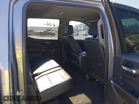 ✅ 2019 Chevrolet Silverado 1500 LT Trail Boss • VIN: 3GCPYFEDXKG202543 • Lot: 42712292. Wystawiony na IAAI z przebiegiem 125 697 mil. Bezpłatny archiwum sprzedaży aukcyjnych z USA i szczegółowy raport historii pojazdu na DreamBid. Zdjęcie 8.