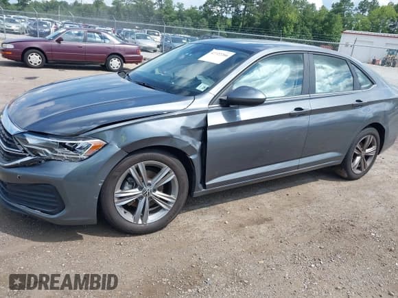 ✅ 2024 Volkswagen Jetta SE • VIN: 3VWEM7BU7RM026847 • Lot: 42722266. Wystawiony na IAAI z przebiegiem 18 730 mil. Bezpłatny archiwum sprzedaży aukcyjnych z USA i szczegółowy raport historii pojazdu na DreamBid. Zdjęcie 6.