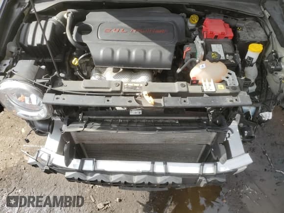 ✅ 2021 Jeep Renegade Latitude • VIN: ZACNJCBB9MPM48950 • Lot: 71739315. Listed on Copart with 44,759 mi. Free auction sales archive from the USA and detailed vehicle history report at DreamBid. Image 12.