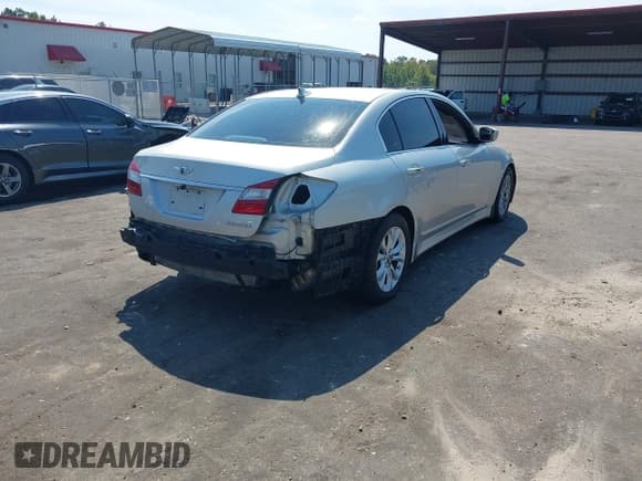 ✅ 2013 Hyundai Genesis 3.8L • VIN: KMHGC4DD0DU254733 • Lot: 43254803. Listed on IAAI with 130,180 mi. Free auction sales archive from the USA and detailed vehicle history report at DreamBid. Image 4.