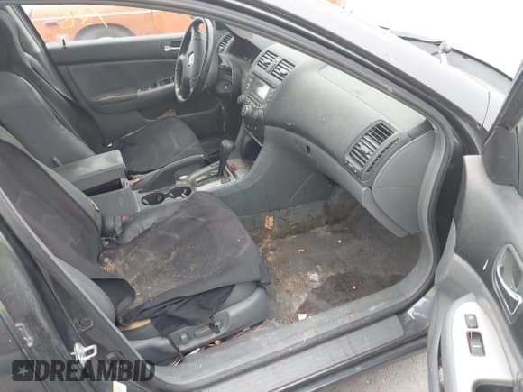 ✅ 2004 Honda Accord EX • VIN: 1HGCM66584A088224 • Lot: 43407315. Listed on IAAI with 219,475 mi. Free auction sales archive from the USA and detailed vehicle history report at DreamBid. Image 5.