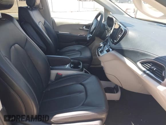 ✅ 2023 Chrysler Pacifica Hybrid Touring L • VIN: 2C4RC1L77PR618204 • Lot: 42736280. Wystawiony na IAAI z przebiegiem 74 611 mil. Bezpłatny archiwum sprzedaży aukcyjnych z USA i szczegółowy raport historii pojazdu na DreamBid. Zdjęcie 5.