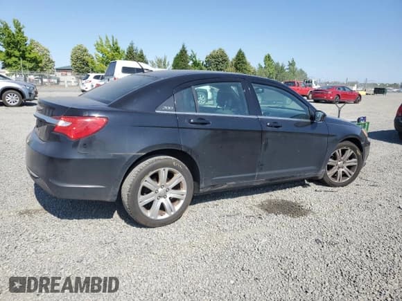 ✅ 2012 Chrysler 200 Touring • VIN: 1C3CCBBB9CN148979 • Lot: 64874595. Wystawiony na Copart z przebiegiem 112 893 mil. Bezpłatny archiwum sprzedaży aukcyjnych z USA i szczegółowy raport historii pojazdu na DreamBid. Zdjęcie 3.
