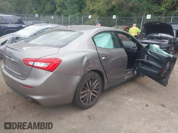 ✅ 2018 Maserati Ghibli S Q4 • VIN: ZAM57YTA4J1280405 • Lot: 43423965. Listed on IAAI with 87,769 mi. Free auction sales archive from the USA and detailed vehicle history report at DreamBid. Image 4.