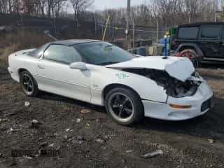 2000 Chevrolet Camaro Z28 z VIN 2G1FP22G8Y2153580, wystawiony jako Copart lot #43004935 z przebiegiem 132 835 mil mil oraz Szkoda całkowita • Salvage title. Historia ofert i sprzedaży dostępna na DreamBid. Obrazek 4.