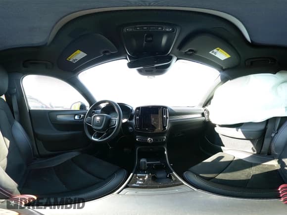 ✅ 2021 Volvo XC40 R-Design • VIN: YV4162UM1M2459959 • Lot: 43184721. Listed on IAAI with 50,401 mi. Free auction sales archive from the USA and detailed vehicle history report at DreamBid. Image 18.