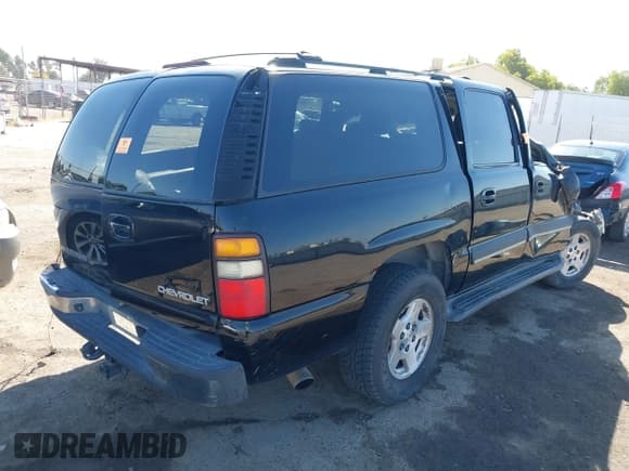 ✅ 2004 Chevrolet Suburban LS • VIN: 3GNFK16T34G118032 • Lot: 42991411. Listed on IAAI with Not provided. Free auction sales archive from the USA and detailed vehicle history report at DreamBid. Image 4.