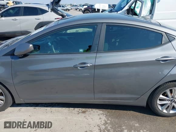 2014 Hyundai Elantra SE z VIN 5NPDH4AE6EH488067, wystawiony jako IAAI lot #43055126 z przebiegiem 104 871 mil mil oraz . Historia ofert i sprzedaży dostępna na DreamBid. Obrazek 14.