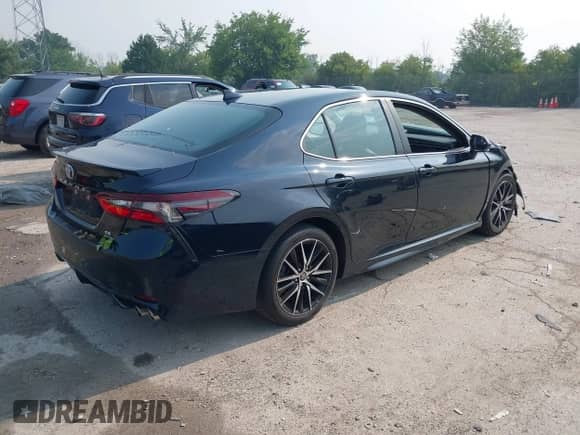 2021 Toyota Camry SE with VIN 4T1T11BKXMU042040, listed as a IAAI auction lot 42879951 with 35,130 mi miles and . Bid and sale history available at DreamBid. Image 4.