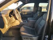 ✅ 2023 Chevrolet Suburban LT • VIN: 1GNSKCKD8PR166476 • Lot: 77773794. Wystawiony na Copart z przebiegiem 60 054 mil. Bezpłatny archiwum sprzedaży aukcyjnych z USA i szczegółowy raport historii pojazdu na DreamBid. Zdjęcie 7.