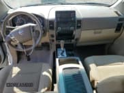 ✅ 2014 Nissan Titan SV • VIN: 1N6BA0CC1EN504639 • Lot: 68524534. Wystawiony na Copart z przebiegiem 154 726 mil. Bezpłatny archiwum sprzedaży aukcyjnych z USA i szczegółowy raport historii pojazdu na DreamBid. Zdjęcie 8.