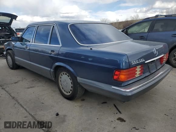 ✅ 1986 Mercedes-Benz 560 • VIN: WDBCA39D0GA267806 • Lot: 49870225. Wystawiony na Copart z przebiegiem 117 401 mil. Bezpłatny archiwum sprzedaży aukcyjnych z USA i szczegółowy raport historii pojazdu na DreamBid. Zdjęcie 2.