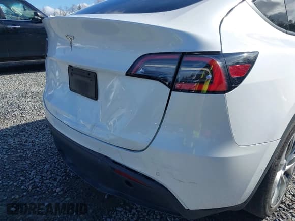 ✅ 2021 Tesla Model Y Standard Range • VIN: 5YJYGDED9MF110697 • Lot: 41707730. Listed on IAAI with Not provided. Free auction sales archive from the USA and detailed vehicle history report at DreamBid. Image 6.